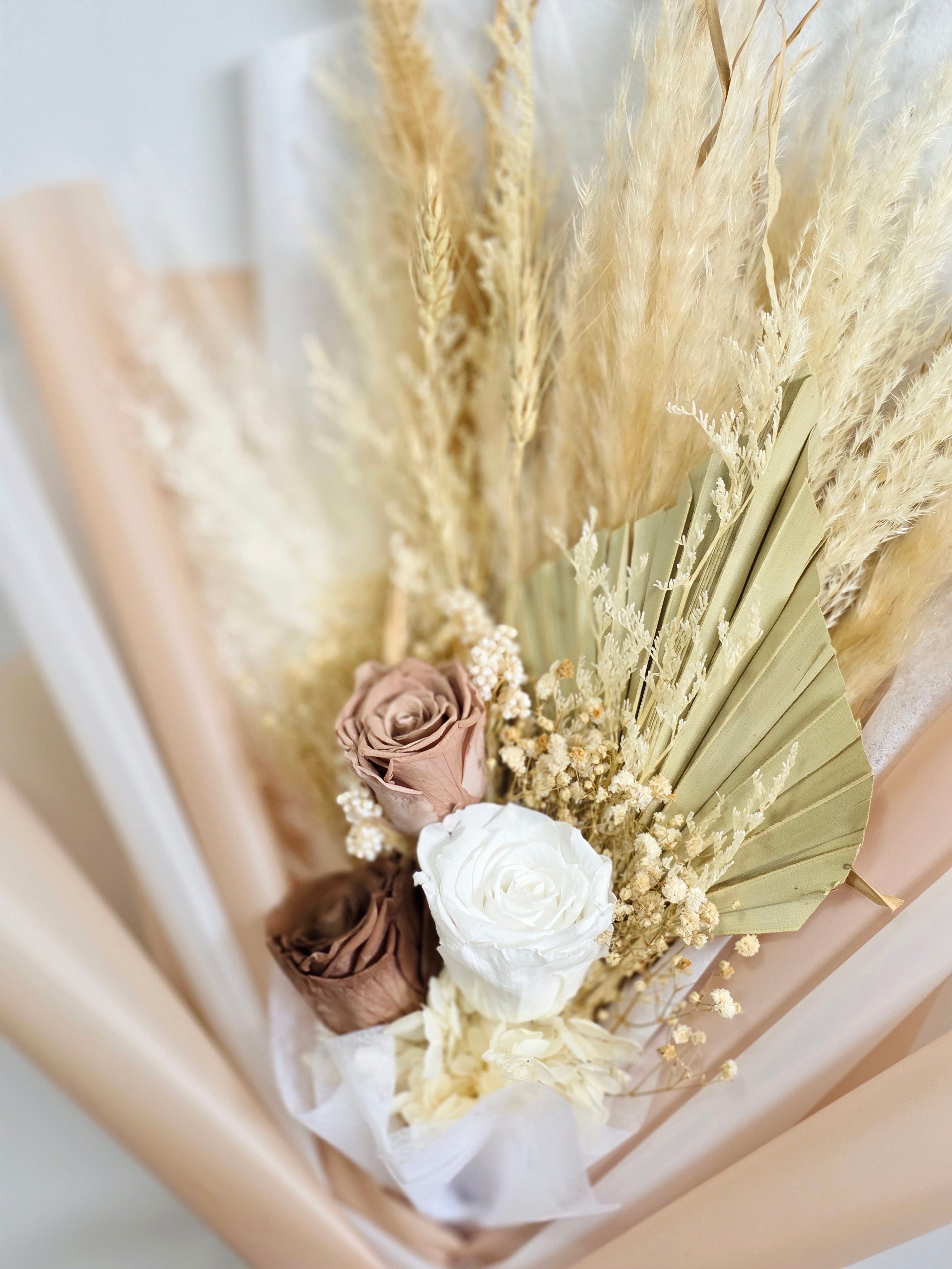 "WHISPERING NEUTRALS" BOUQUET
