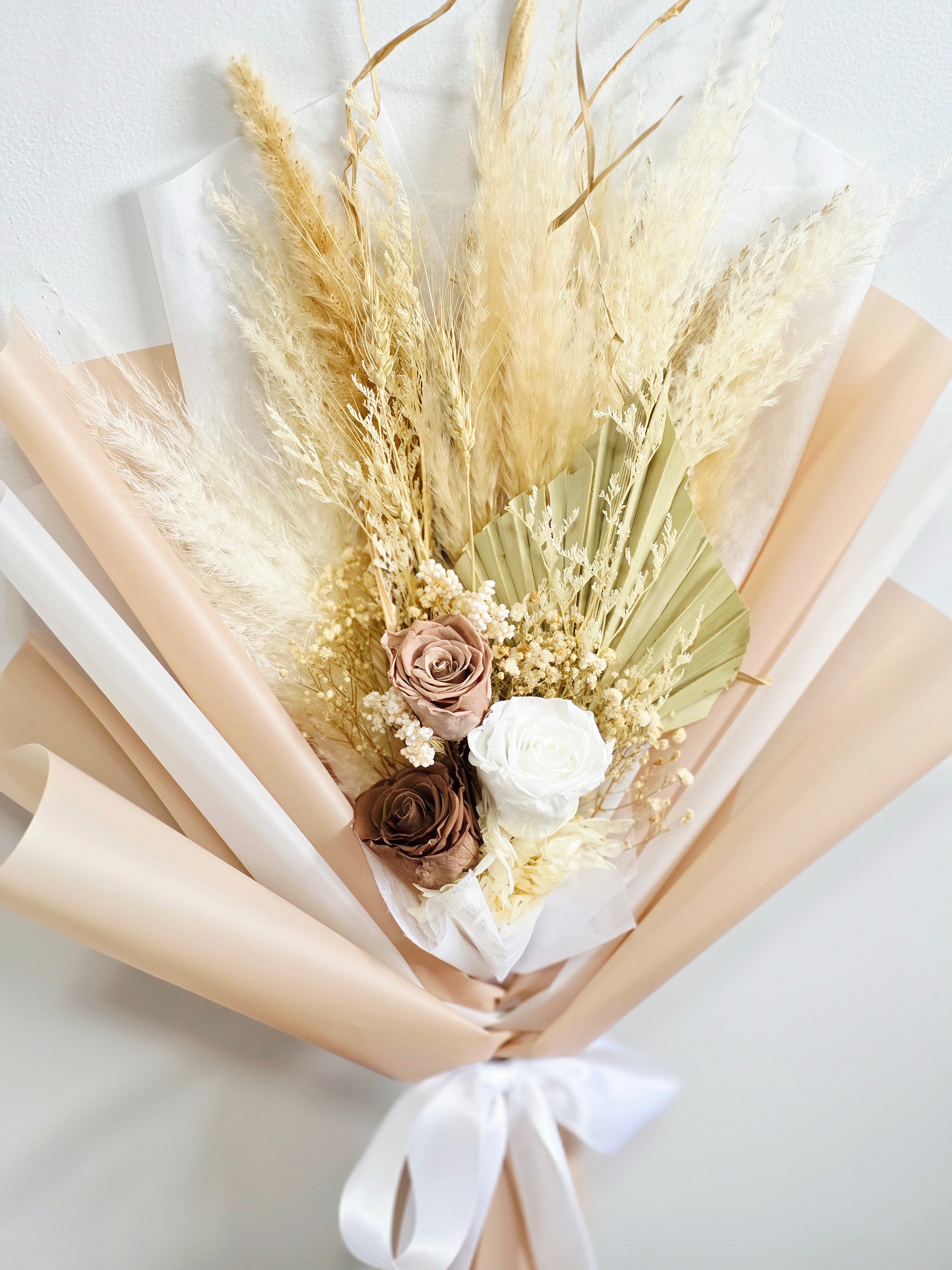 "WHISPERING NEUTRALS" BOUQUET