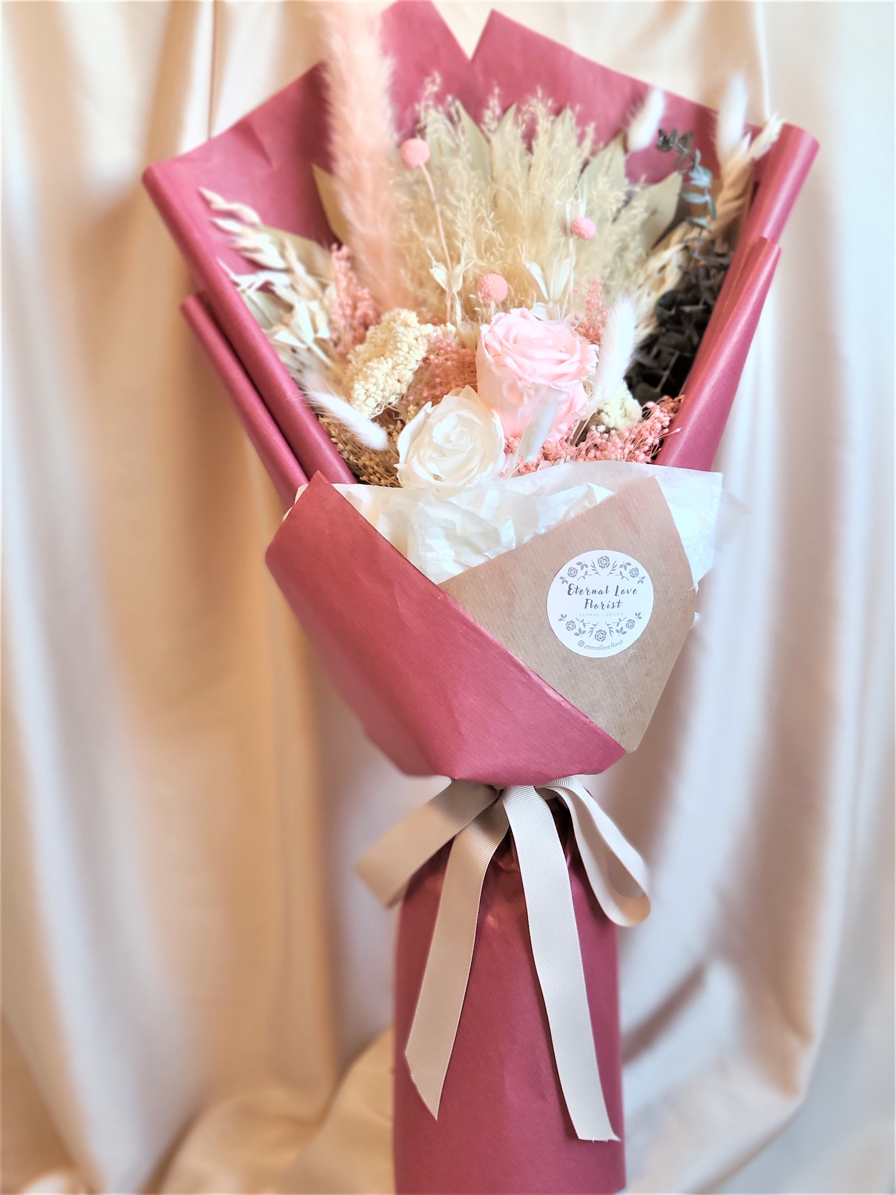 PRESERVED ROSES AND DRIED FLOWER BOUQUET