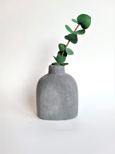 BLACK CERAMIC BUDVASE