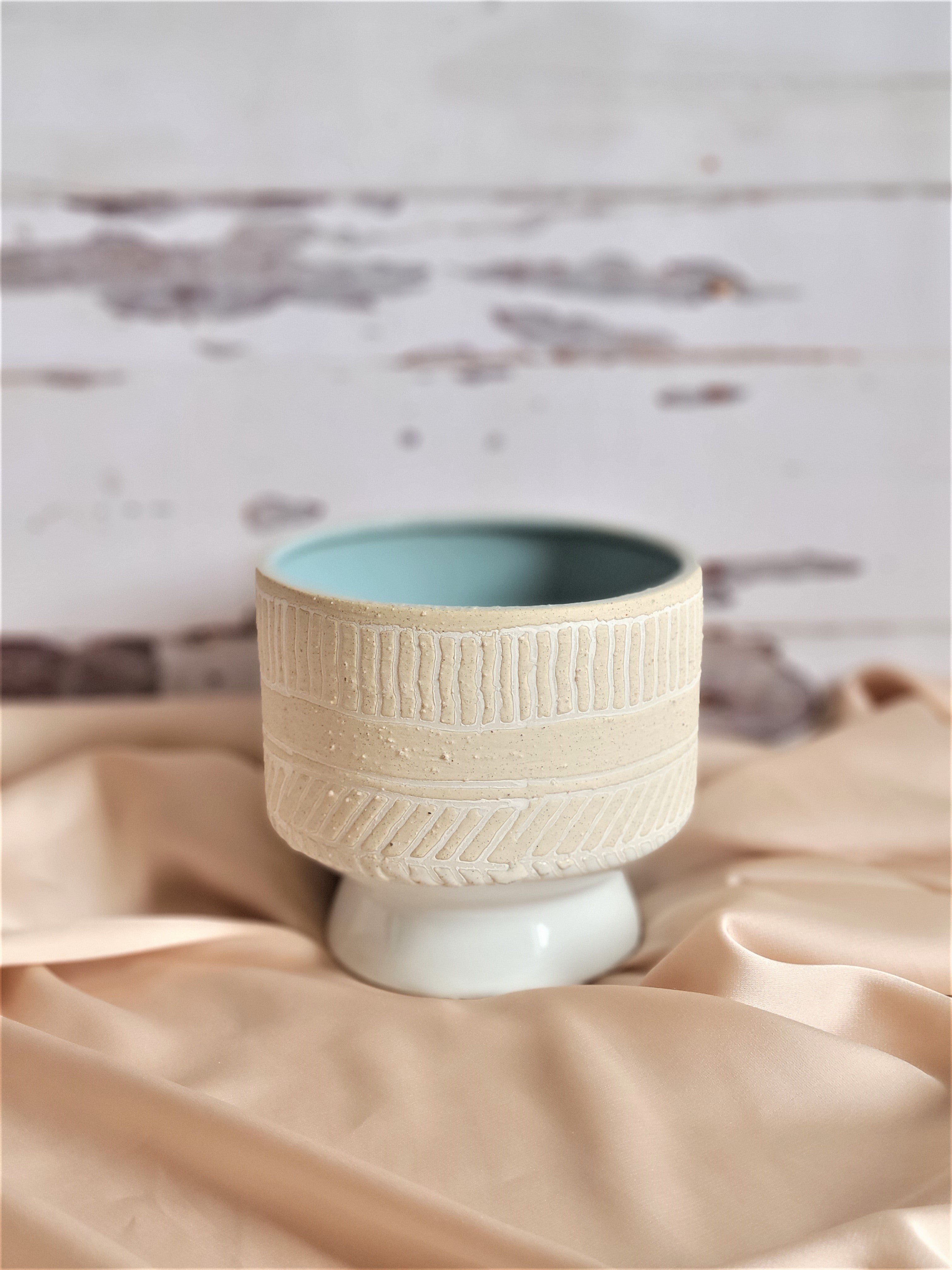 CERAMIC FOOTED UMBRA POT