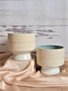 CERAMIC FOOTED UMBRA POT