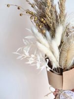 Load image into Gallery viewer, MEDIUM DRIED FLOWER BOUQUET STYLE NO.04
