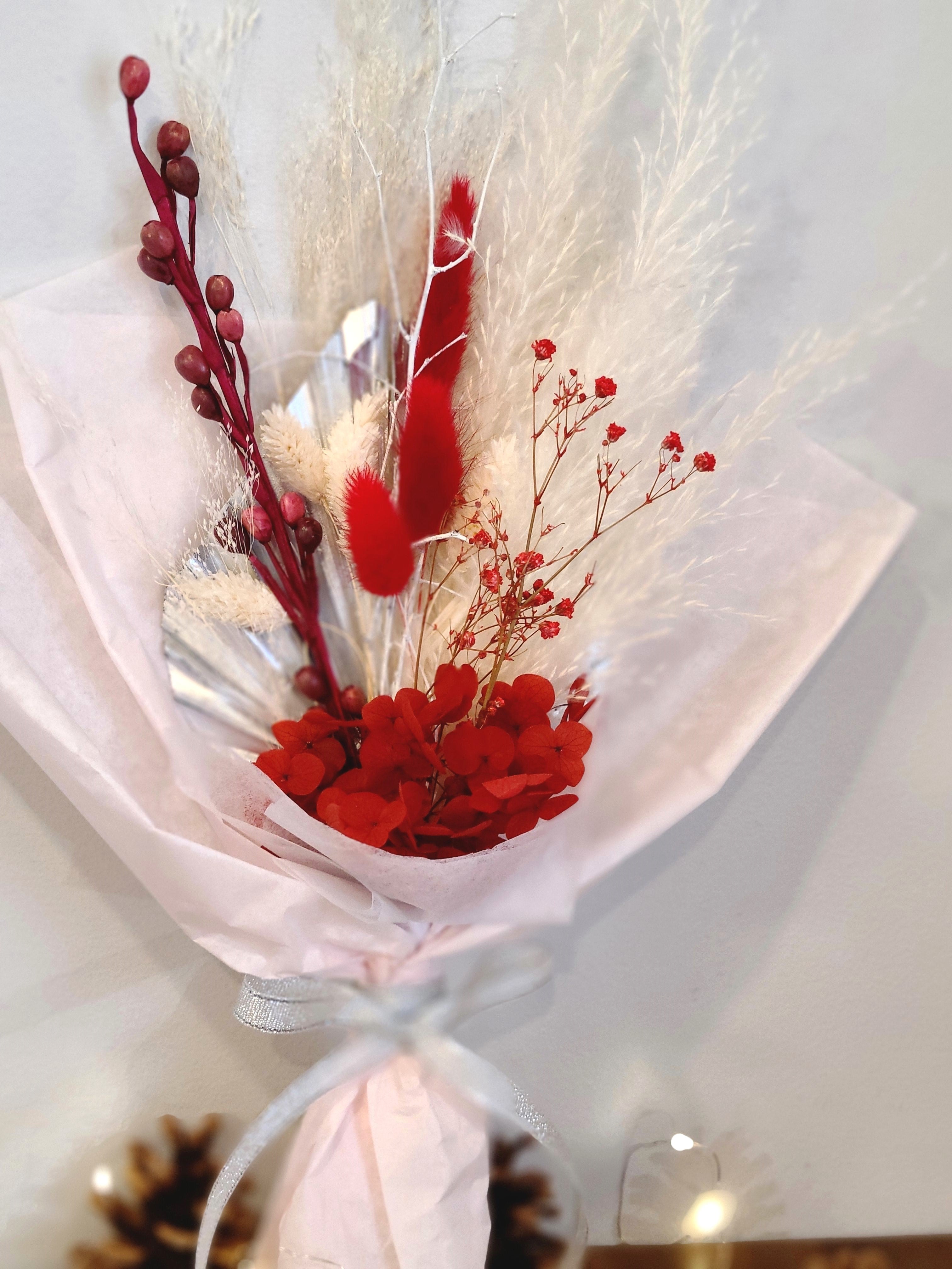 FESTIVE BOUQUET - RED THEME