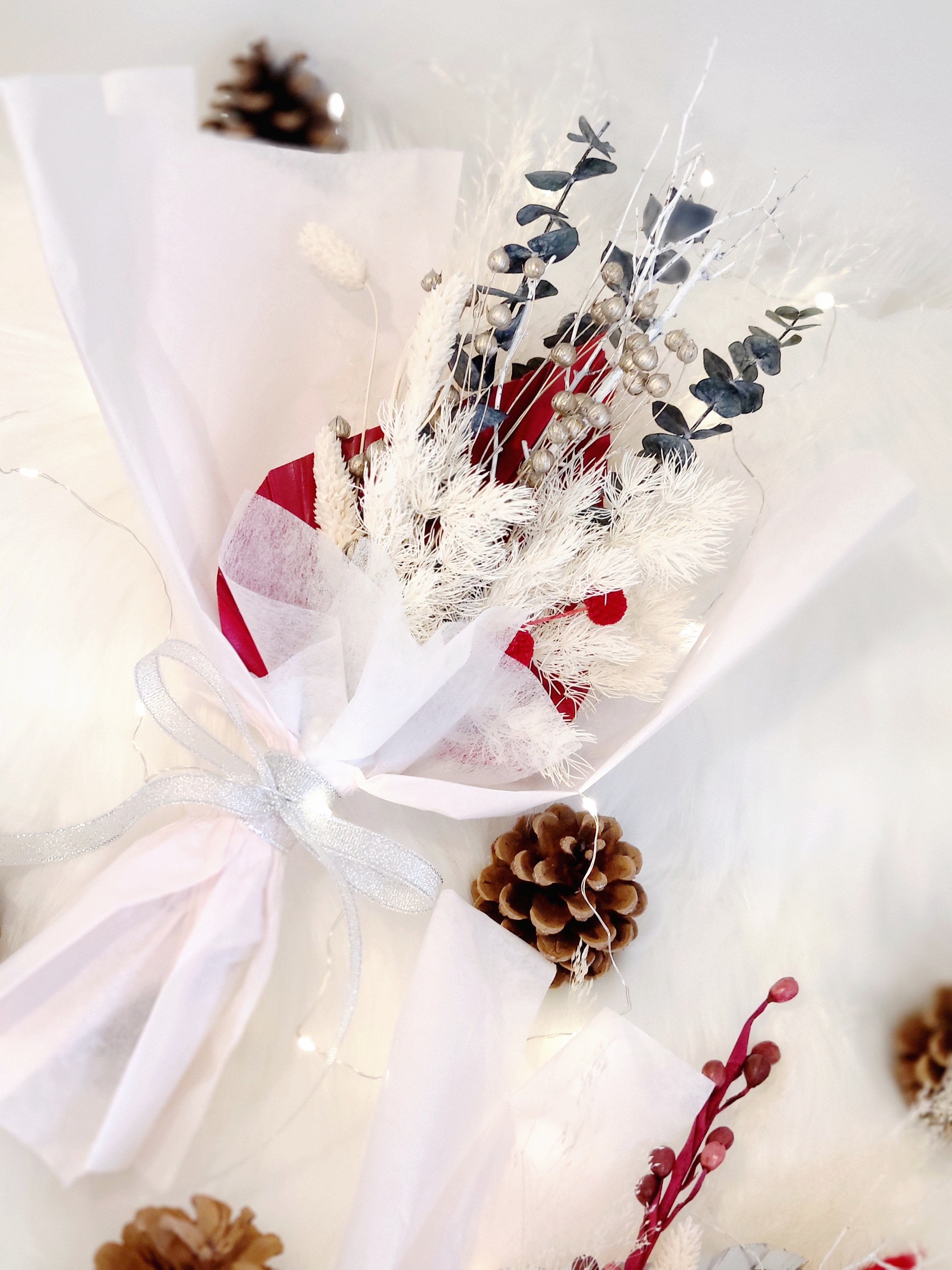 FESTIVE BOUQUET - RED THEME